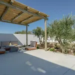 Sea & Olives And Πλάκα